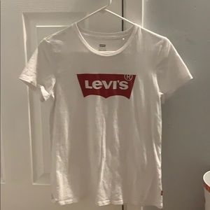 levi’s t-shirt